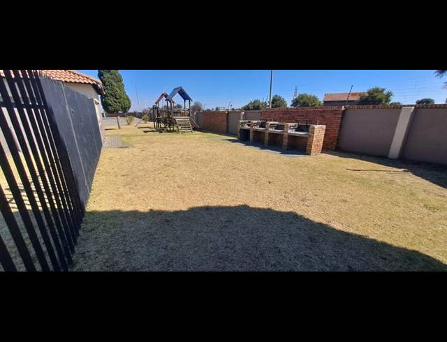 2 BEDROOM TOWNHOUSE FOR SALE IN VAN DYK PARK